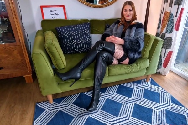Casting high girl leather boots and stockings