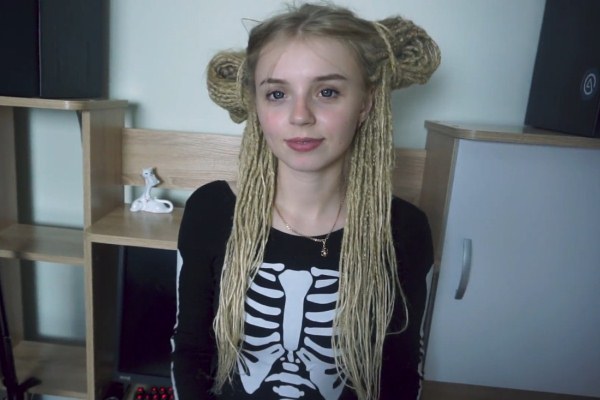 Amateur sex video with a petite blonde with dreadlocks