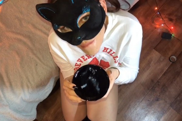 Amateur Sex in Cat Mask Eating Cum from a Saucer
