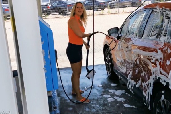 AnnabelMassina - Finding a Sex Partner at the Car Wash