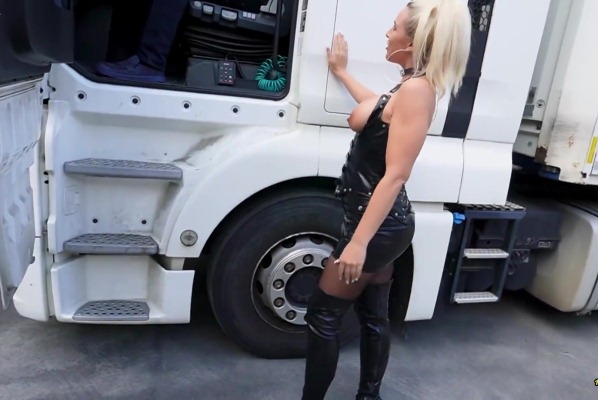 Daynia prostitute in black tights