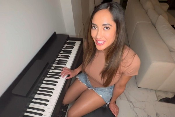 Chloe Amour - piano lesson sex