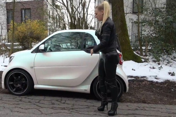 Lara-Cumkitten - German prostitute and her small car