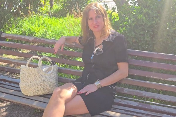 Lolly - A 44-year-old French woman tried a threesome