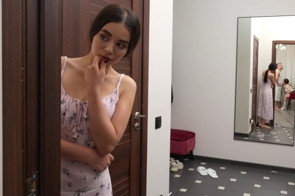 Nicole Murkowski, Eveline - spied on what her neighbor likes to do