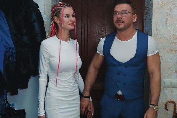 Tati Kat - Hardcore Anal Massage on a First Date