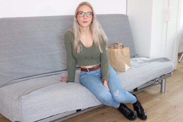 Vivi Vallentine - This German woman really wants to become a model