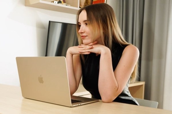 Polly Yangs - A cool guy will get fucked at an interview