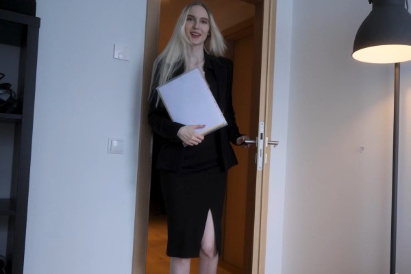 Shinaryen - a leggy secretary ready for anything