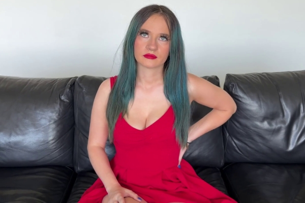 Blue, 31, from Saint-Brieuc tries anal sex