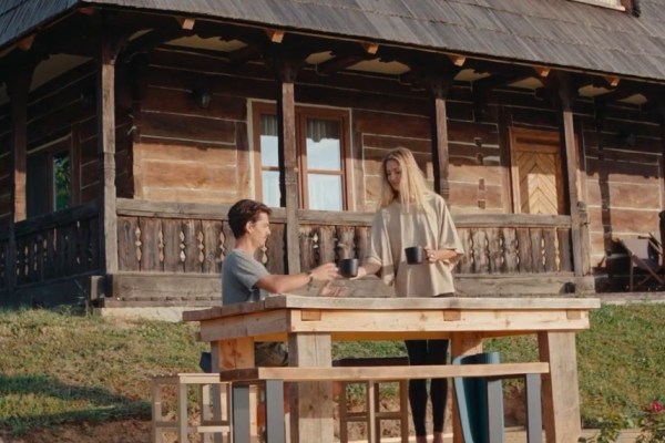 James and Lola - Lost in Romania